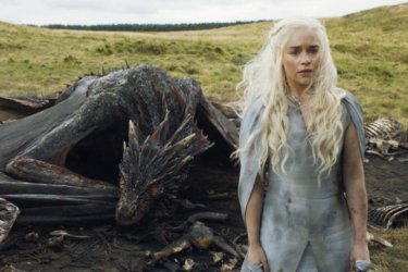 Il trono di spade: Daenerys (Emilia Clarke) e Drogon in Mother's Mercy
