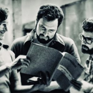 Steven Spielberg, John Milius e George Lucas sul set de Lo squalo