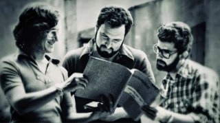 Steven Spielberg, John Milius e George Lucas sul set de Lo squalo