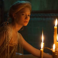 Crimson Peak: Mia Wasikowska alla luce dei candelabri