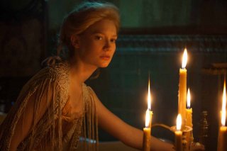 Crimson Peak: Mia Wasikowska alla luce dei candelabri