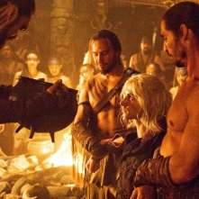 Harry Lloyd e Jason Momoa nell'episodio La corona d'oro de Il trono di spade