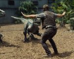 Jurassic World: i guardiani degli zoo imitano Chris Pratt in un meme!