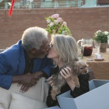 Ruth & Alex - L'amore cerca casa: un bacio tenero tra Morgan Freeman e Diane Keaton