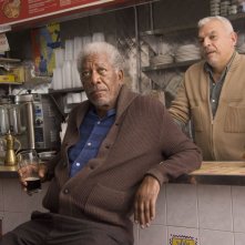 Ruth & Alex - L'amore cerca casa: Morgan Freeman insieme a Ted Sod in una scena del film