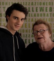 Locandina di Aus - Adotta uno studente