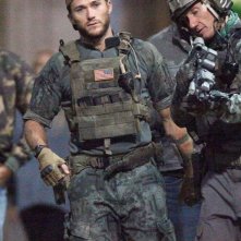 Suicide Squad: Scott Eastwood sul set in tenuta da soldato