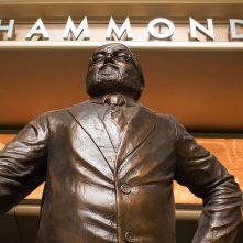 Jurassic World: la statua di John Hammond