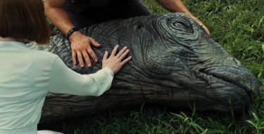 Jurassic World: l'Apatosauro ferito