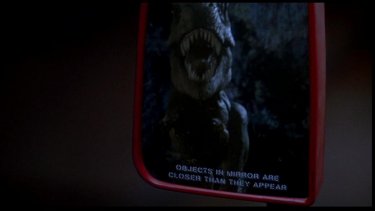 Jurassic Park: il T-Rex nello specchietto retrovisore