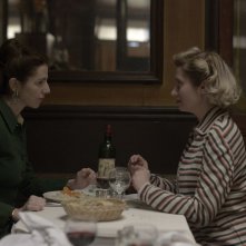 Violette: Emmanuelle Devos con Sandrine Kiberlain in una scena del film drammatico