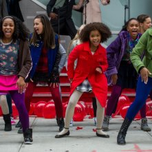 Annie - La felicità è contagiosa: Quvenzhané Wallis in una scena di ballo tratta dalla commedia musicale