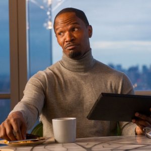 Annie - La felicità è contagiosa: Jamie Foxx in una scena del film
