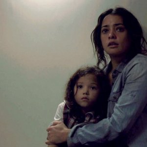 Self/less: Natalie Martinez e Jaynee-Lynne Kinchen in una scena
