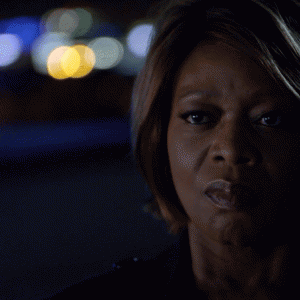 The Last Ship: Alfre Woodard in un drammatico momento di Fight the Ship
