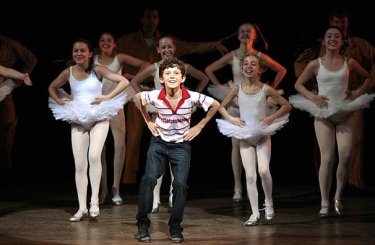 Tom Holland sul palco nei panni di Billy Elliot