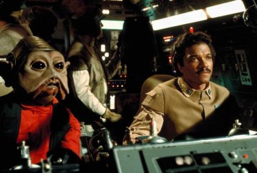 L'impero colpisce ancora: Billy Dee Williams alla guida del Millennium Falcon insieme al copilota Nien Nunb