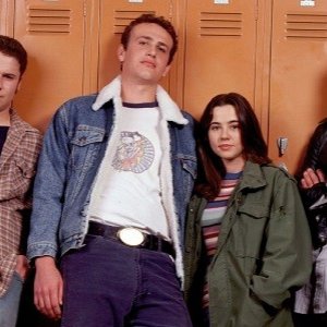 Freak and Geeks: un'immagine promozionale con Seth Rogen, Linda Cardellini, James Franco e Jason Segel