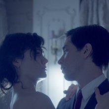 Comet: Justin Long ed Emmy Rossum in una romantica scena del film di Sam Esmail