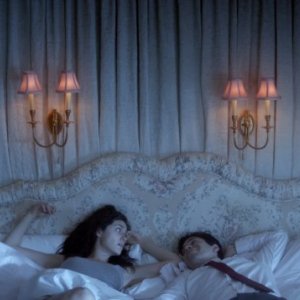 Comet: Emmy Rossum e Justin Long in un'immagine del film di Sam Esmail