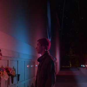 Comet: Emmy Rossum e Justin Long in una scena