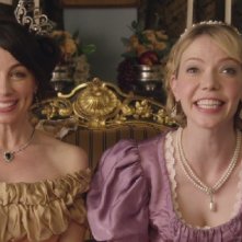 Another Period: le sorridenti protagoniste Natasha Leggero e Riki Lindhome