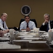 The Brink: Esai Morales e Tim Robbins in una scena del primo episodio