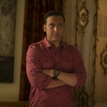 The Brink: l'attore Aasif Mandvi in una scena del pilot
