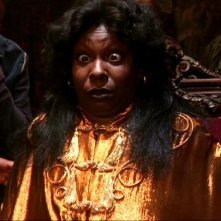 Whoopi Goldberg in una scena di Ghost - Fantasma