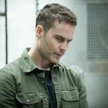 True Detective: Taylor Kitsch in una scena dell'episodio Night Finds You