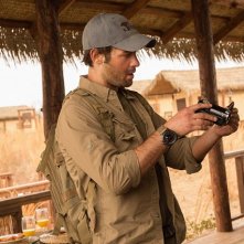 Zoo: James Wolk in un'immagine della serie