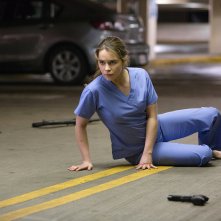 Terminator: Genisys, Emilia Clarke nel ruolo di Sarah Connor in una scena del film 