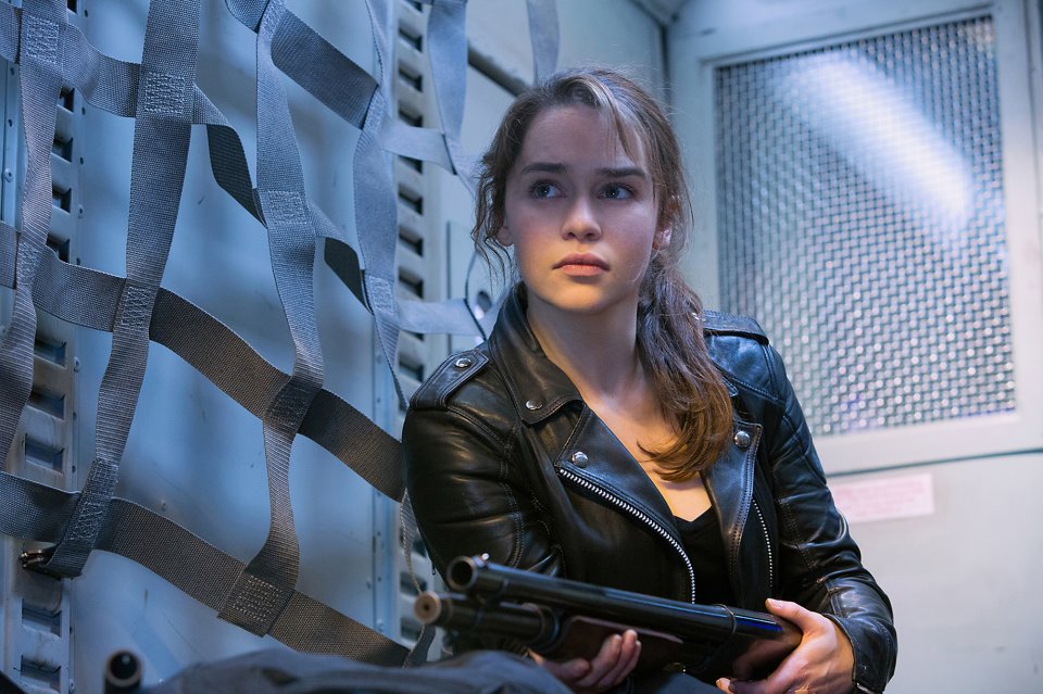 Terminator: Genisys, Emilia Clarke nei panni di Sarah Connor in un momento dell'action fantascientifico