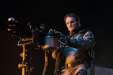 Terminator: Genisys, Jason Clarke in una scena d'azione del film