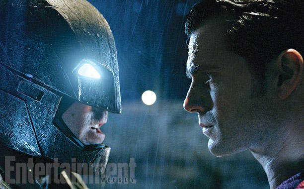 Batman v Superman: Dawn of Justice - Ben Affleck e Henry Cavill si affrontano in un momento del film