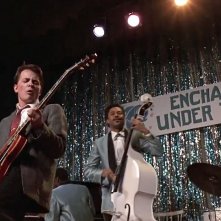Ritorno al futuro: Michael J. Fox si esibisce in Johnny B Goode