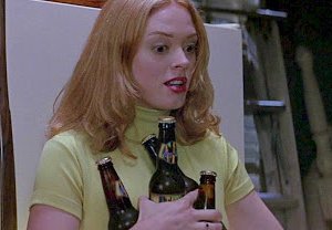 Scream: Rose McGowan in una scena del film