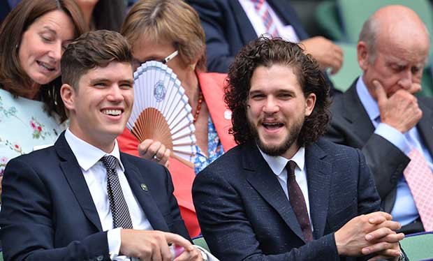 Kit Harington si diverte tra il pubblico di Wimbledon