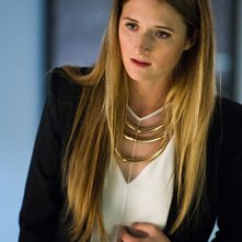Extant: l'attrice Grace Gummer nella puntata Change Scenario