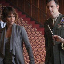 Extant: Halle Berry e David Morrissey in Change Scenario