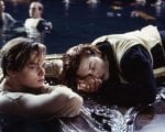 Titanic, Kate Winslet svela un clamoroso dettaglio sulla scena cult: 'Non era nemmeno una porta!'