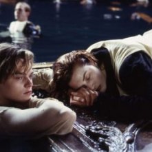 Titanic: DiCaprio e Kate Winslet nella sequenza della zattera