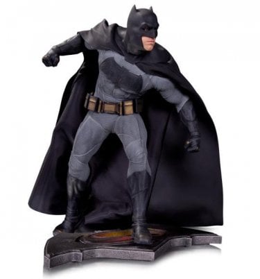 Batman v Superman: Dawn of Justice - La statuetta di Batman del San Diego Comic-Con