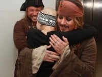 Pirati dei Caraibi 5: Johnny Depp fa visita ai bambini malati