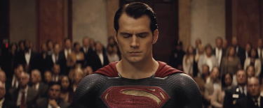 Batman v Superman: Dawn of Justice: Superman sotto processo nel nuovo trailer del film