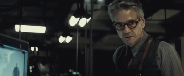 Batman v Superman: Dawn of Justice: Alfred nel nuovo trailer del film