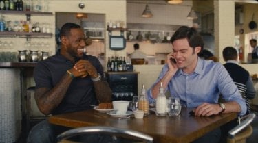 Un disastro di ragazza: Bill Hader e LeBron James in una scena