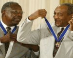 Obama su Bill Cosby: non possiamo togliergli la medaglia