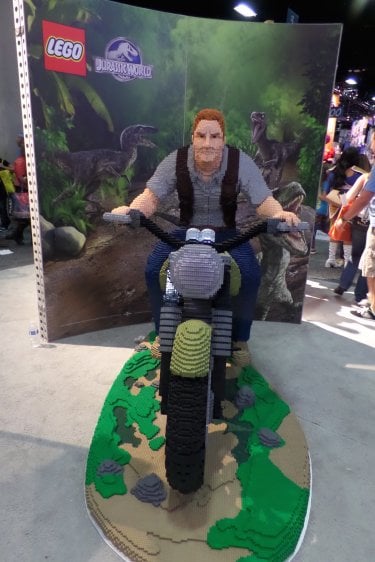 Comic-Con 2015: un Chris Pratt di Jurassic World in versione Lego dall'evento di San Diego