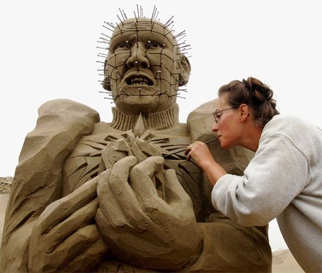 Hellraiser - scultura di sabbia